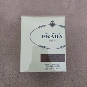 Prada Infusion de Vanille Scented Candle
Brand New